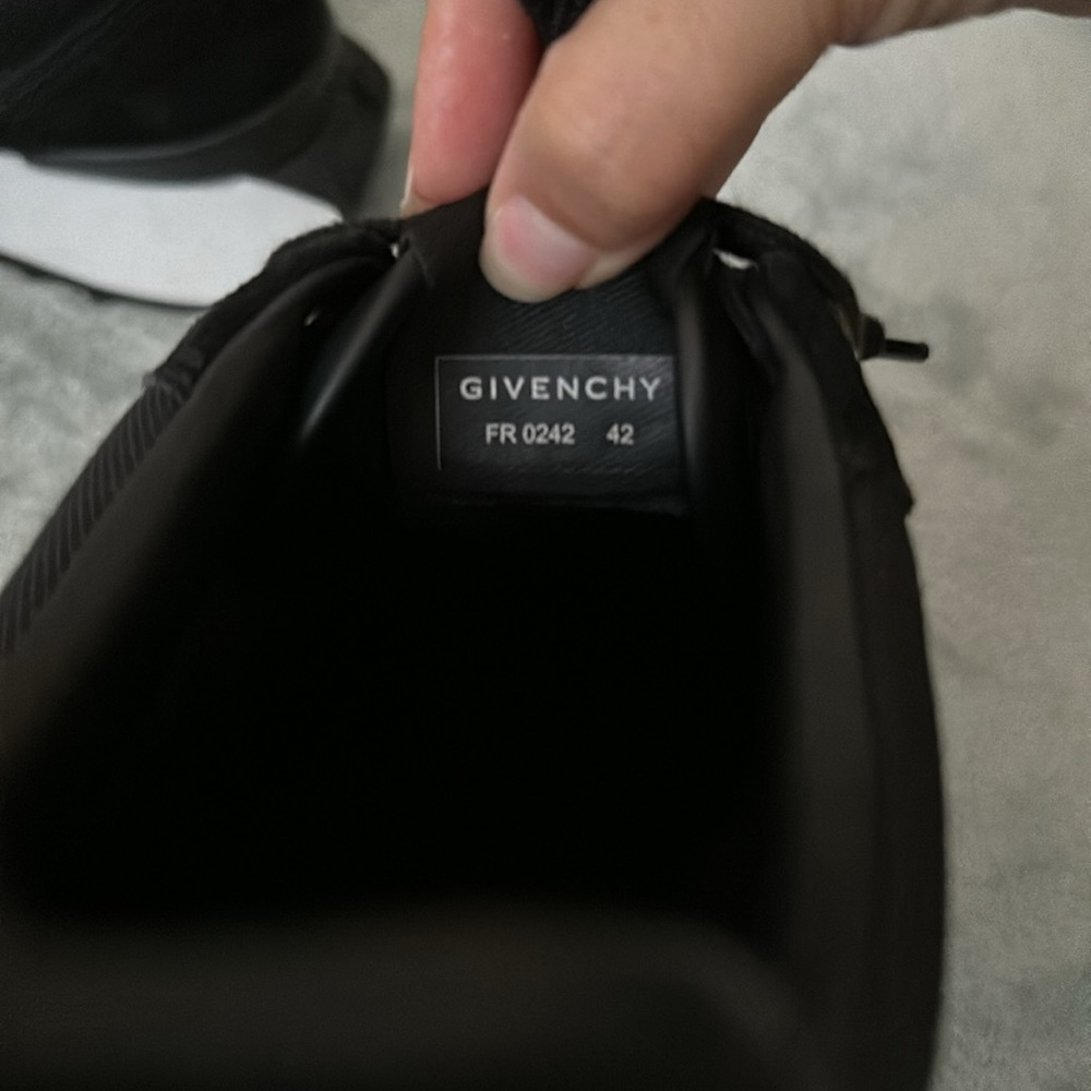 Givenchy Runner - image 4